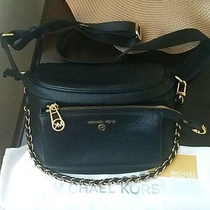 Michael kors sling messenger bag